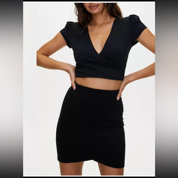 🏷️ Aritzia Primrose Skirt in Lavender Fog NWT - Picture 1 of 3